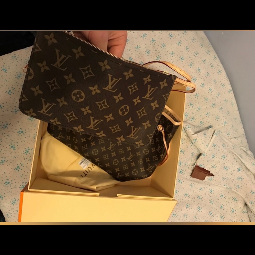 Louis Vuitton GM neverfull POUCH.